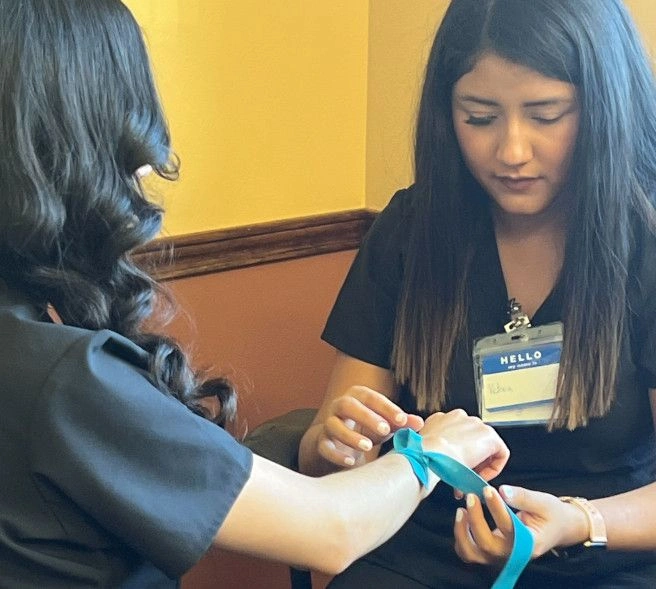 student applying a tourniquet 